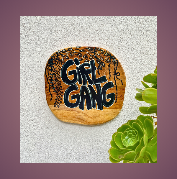 Fragment de bois de Teck "Girl Gang"